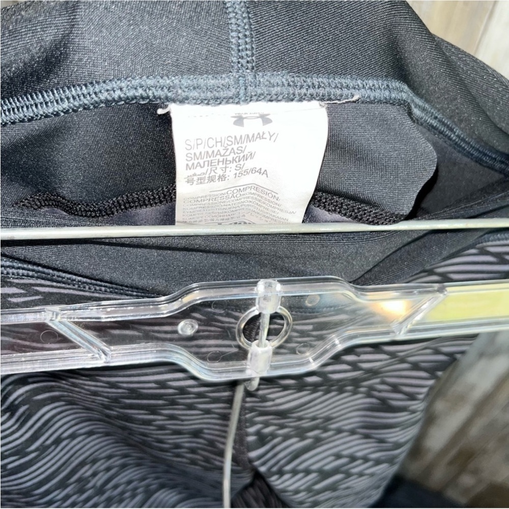 Under Armor Black Printed Compression Leggings - Picture 7 of 7